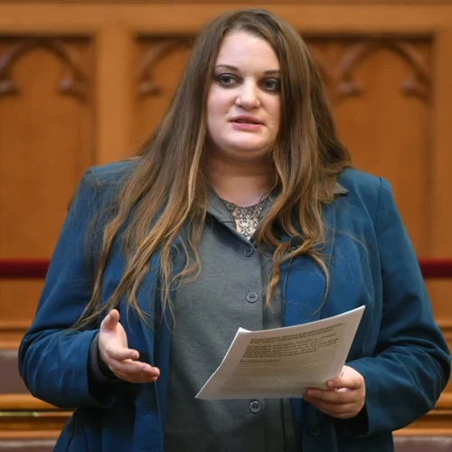 megutottek-sebok-eva-momentumos-kepviselot-szorolapozas-kozben-a-szell-kalman-teren-foto-mti-kovacs-attila Megütötték a Momentum képviselőjét szórólapozás közben – Előállították a tettest